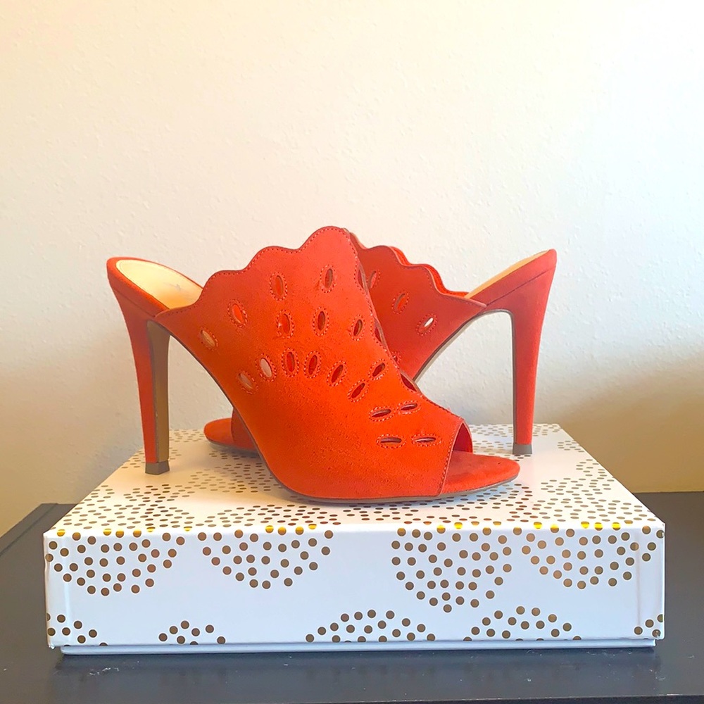 Nw/oB XAPPEAL FUN ORANGE CUT OUT HEELS